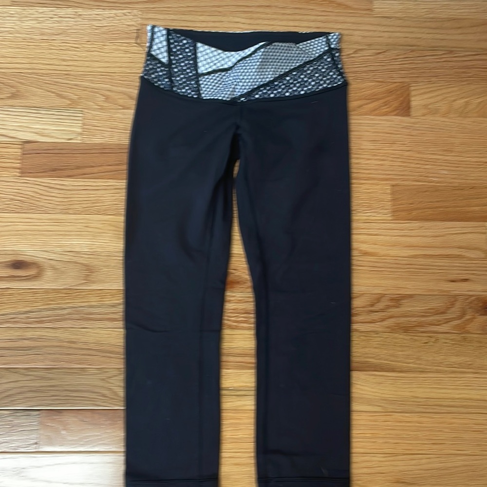 Lululemon black cropped leggings size 4